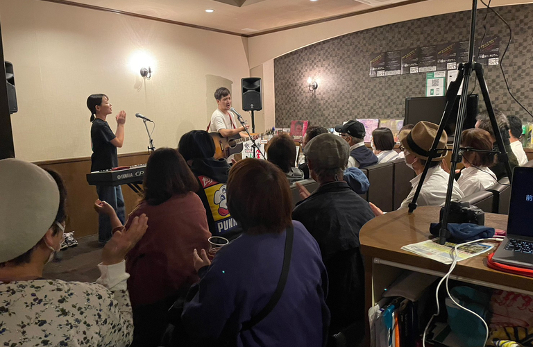 音楽が好きな人が集まるバー | 浜大津のバーなら音楽酒場もう愛はトゥモロウへ