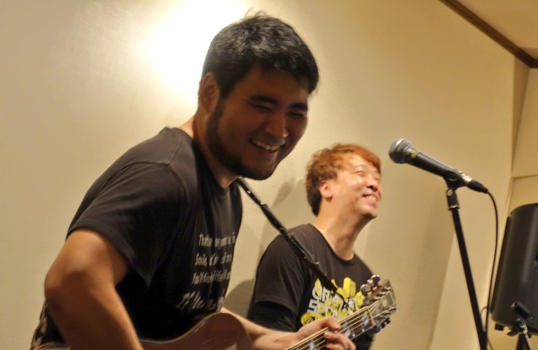 ライブを楽しめるバー | 浜大津のバーなら音楽酒場もう愛はトゥモロウへ