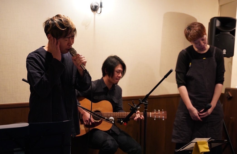 穴場として音楽好きが集う居酒屋 | 浜大津のバーなら音楽酒場もう愛はトゥモロウへ