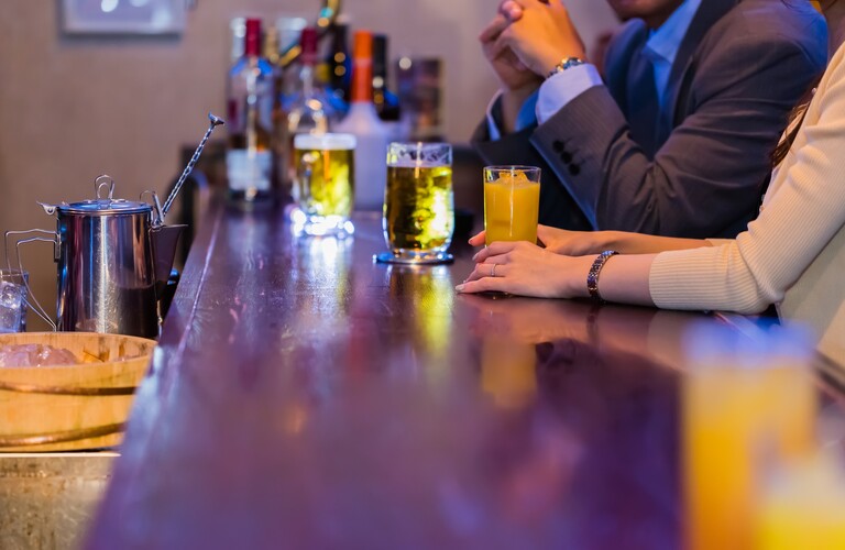 駅近でお酒と音楽が好きな人が集まる居酒屋 | 浜大津のバーなら音楽酒場もう愛はトゥモロウへ